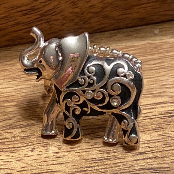Women’s Fashion Silver Stretch Elephant Ring - NWOT - Picture 7 of 7